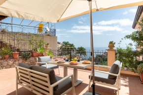 Отель Taormina Panoramic Apartment with Parking, Таормина